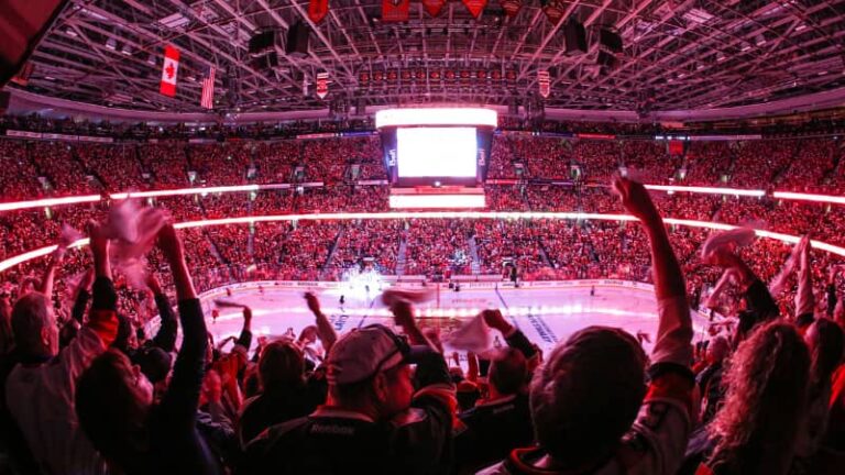 Photo of a crowd cheering during an Ottawa Senators game w Andlauer