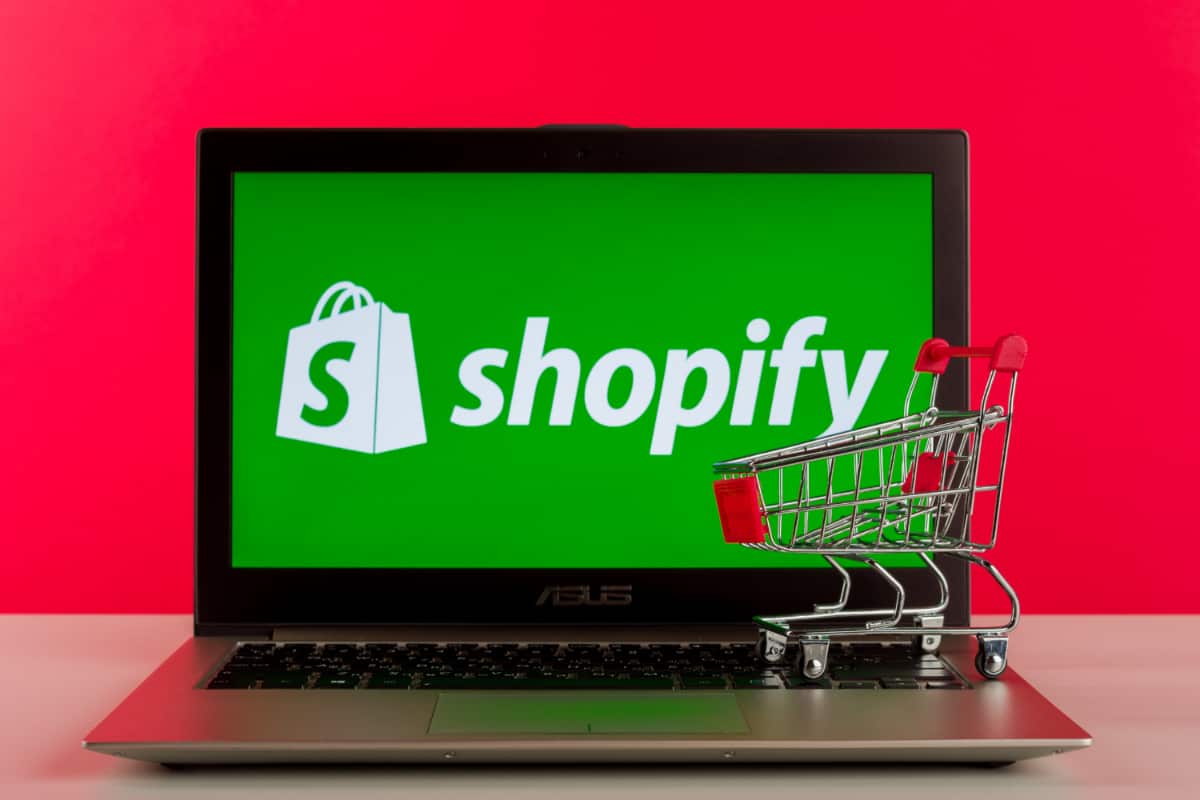 Shopify sign with cart