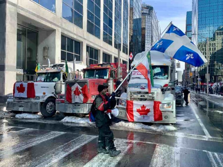 Freedom Convoy trucks