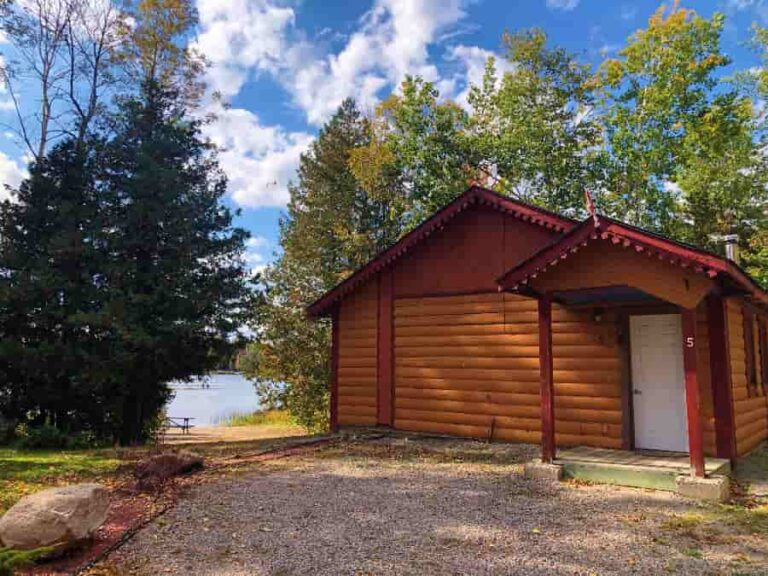 Lakepoint Cottage Resorts