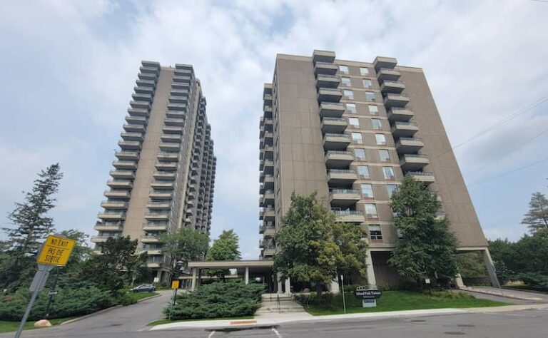 island park apartment buildings