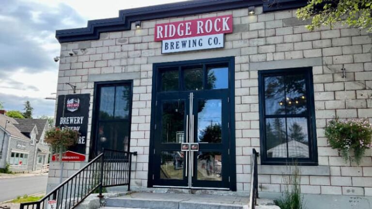 A photo of the front of Ridge Rock restaurant.