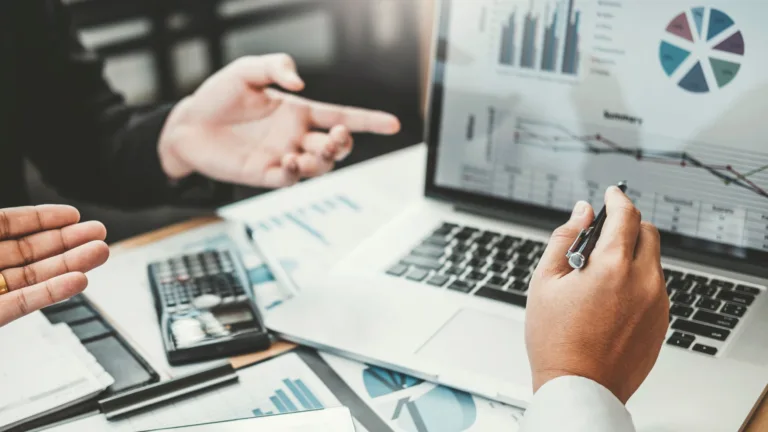 More businesses expect sales to slip as high inflation, rates weigh on spending: BoC