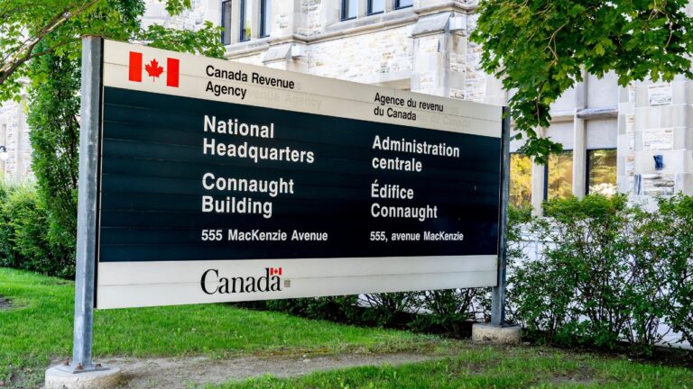 Federal workers to strike Wednesday if union, government don’t reach deal by Tuesday