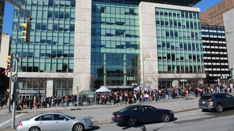 Downtown merchants carry on amid public servant strike, but biz advocates warn of potential headaches