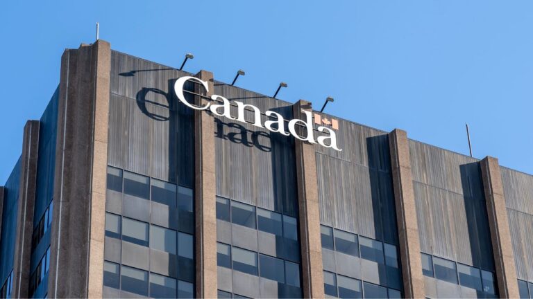 Strike over for 120,000 public servants as union inks tentative deal with feds