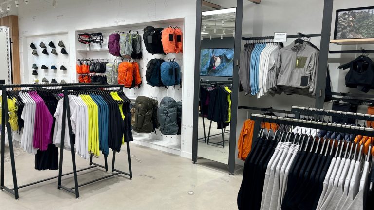 Arc'teryx retail Rideau Centre