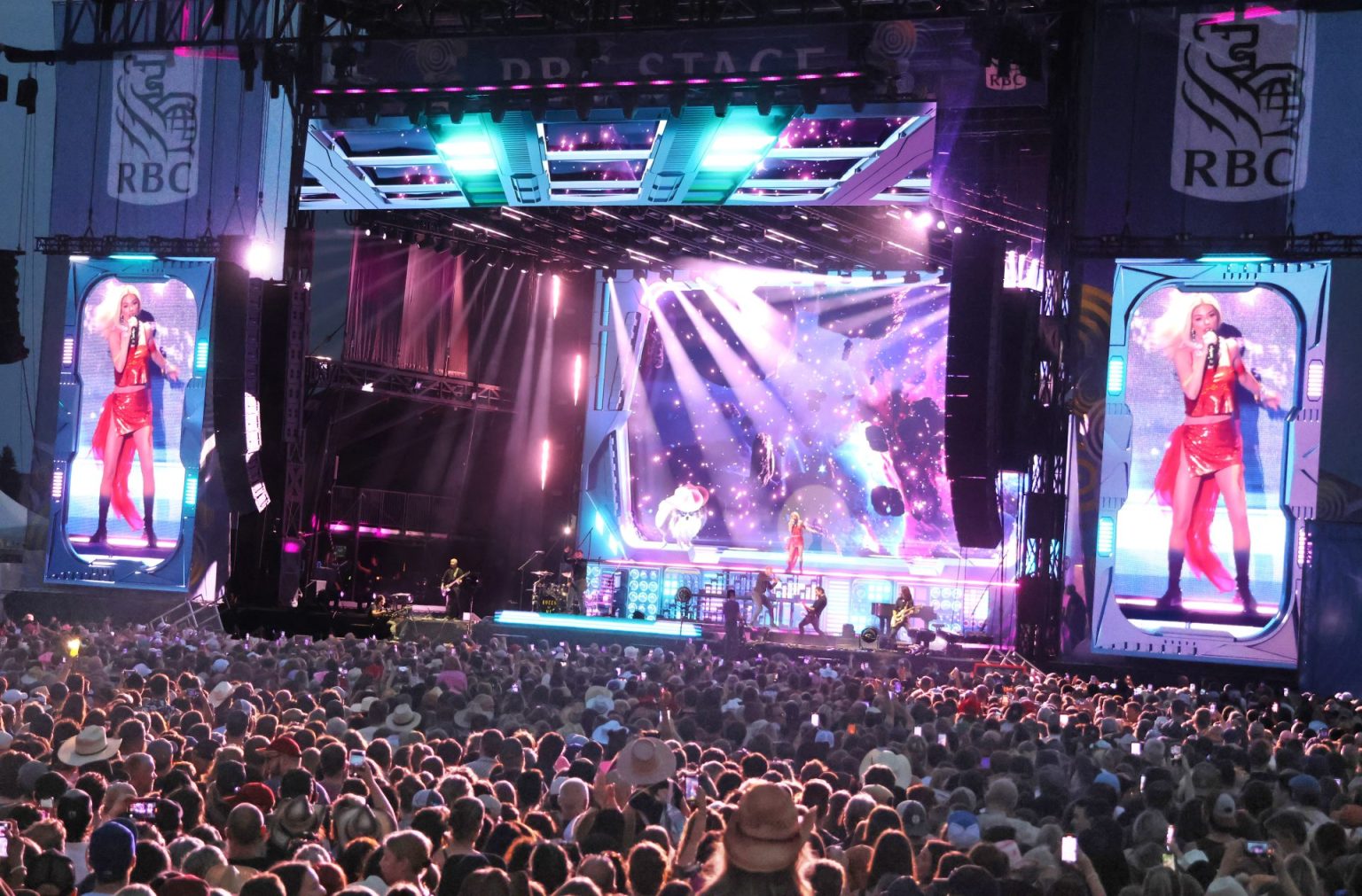 RBC Bluesfest enjoys strong opening with global superstar Shania Twain