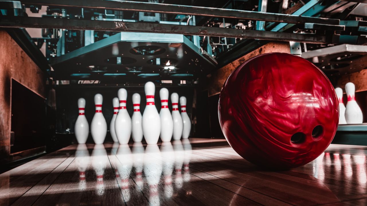 Bowling alley to take over former Future Shop at Kanata Centrum – Ottawa Business Journal - Vimarsana News