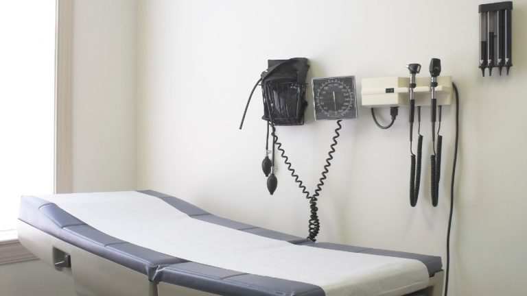 doctor office, sick note