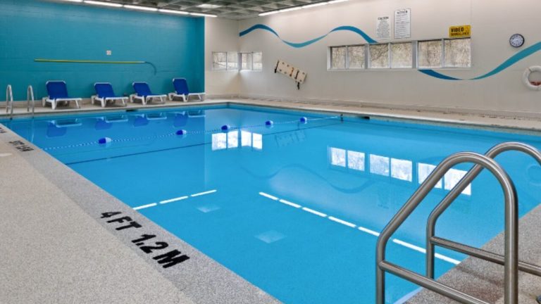 Castleview apartment pool