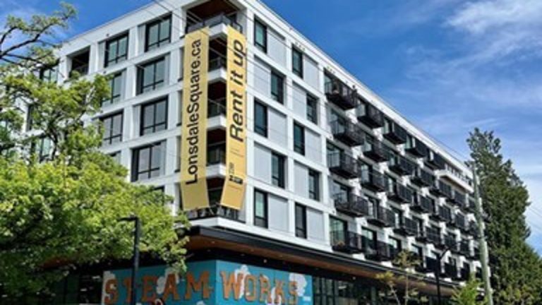 Lonsdale Square Minto apartment new