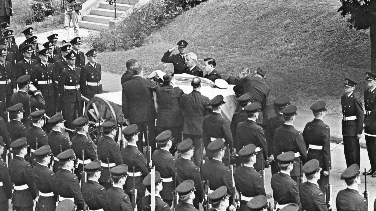 Funeral procession for Prime Minister William Lyon Mackenzie King, 1950. Photo supplied.