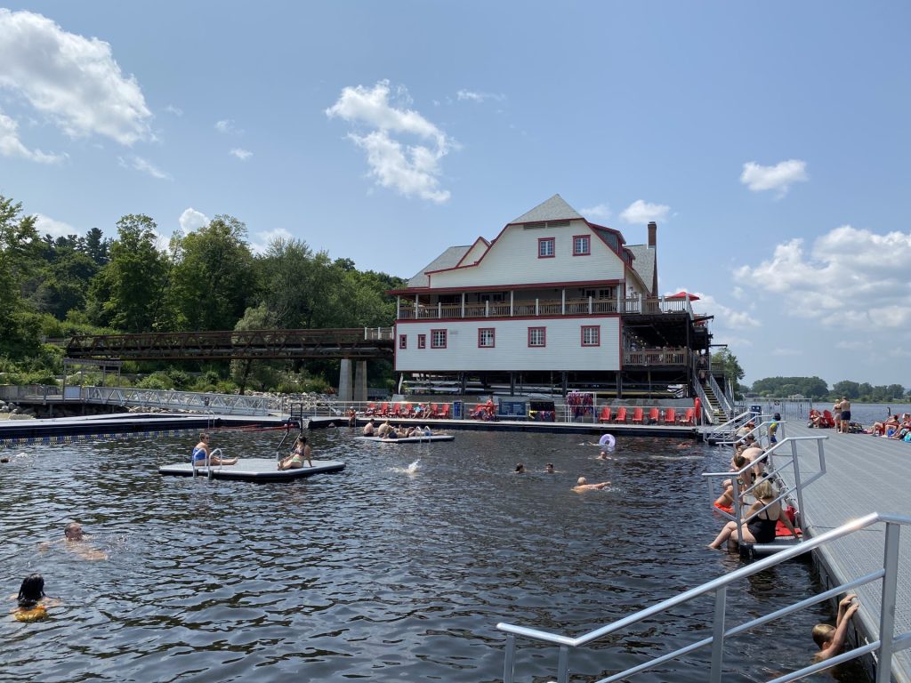 The NCC River House is along the Sir George-Étienne Cartier Parkway. Photo by Laura Byrne Paquet.