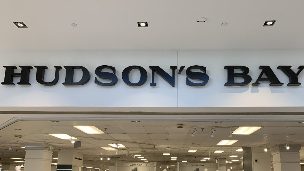 Bay store St. Laurent