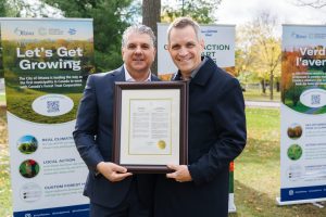 Gary Zed (left) and Mayor Mark Sutcliffe at the launch of the “Let’s get growing” campaign. Image supplied