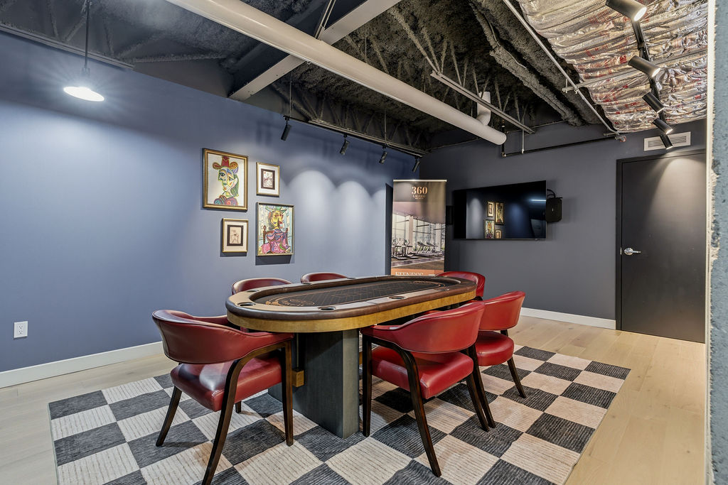 Amenities-360LaurierAveW-12