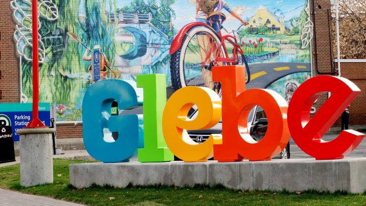 The Glebe sign at the corner of Bank Street and Chamberlain Avenue. Photo credit: The Glebe BIA