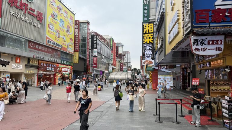 Huangxing Road pedestrian mall. Photo by Nathan Drescher and Lin Jing.